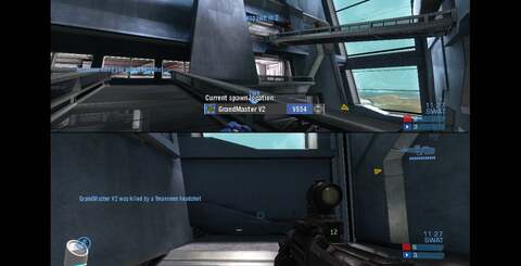 In split-screen two-player mode, the look is very similar to Halo 3. The screen shifts to a 4:3 configuration with two widescreen displays in the centre of the image.