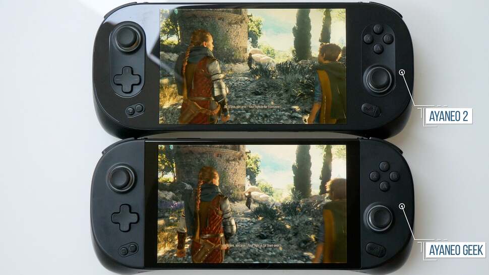 AyaNeo 2 vs AyaNeo Geek. Minor cosmetic differences aside, they are very similar in the flesh
