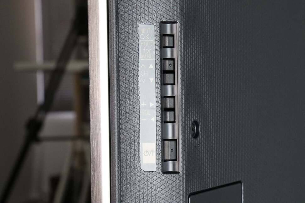 Basic controls are located on the right side of the TV, but of course you can also use Panasonic's familiar remote control