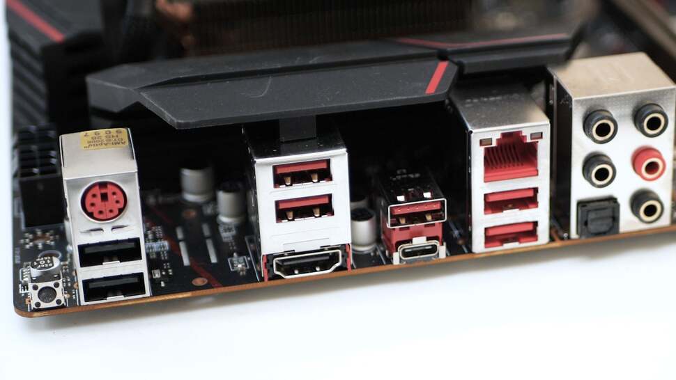 A closer look at rear I/O - USB 3.1 Gen2 is supported here