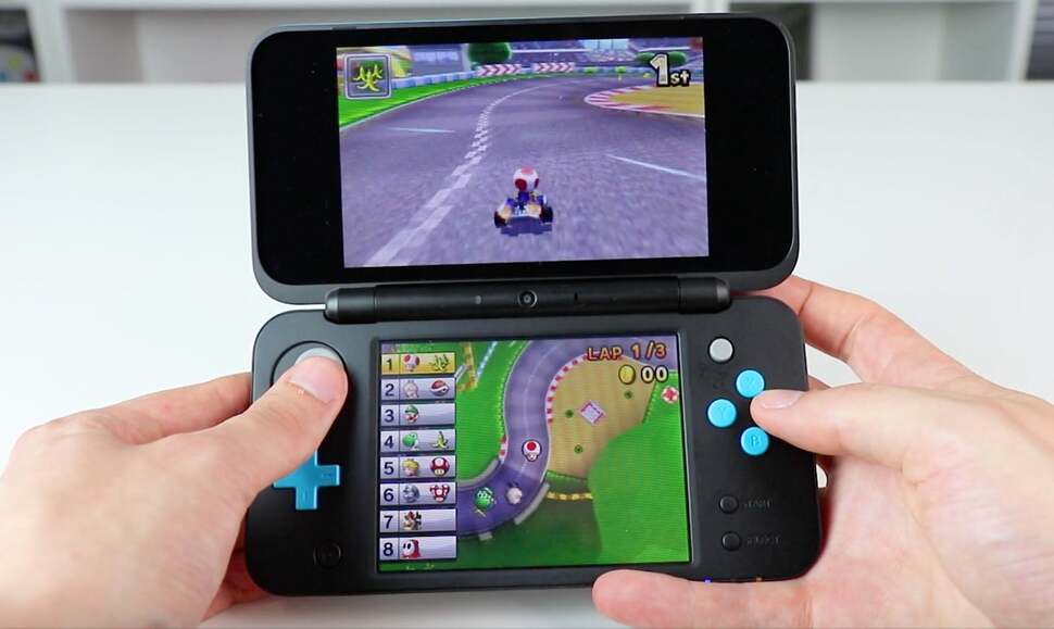 In hand, the lightness of the New 2DS XL is felt. Screen quality isn't state-of-the-art and the TN panel isn't that bright at 147 nits, but it compares well with other displays in the 3DS family.