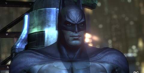 There's a lot of shared artwork between the console and PC versions of Arkham City, but the top shot demonstrates how some core art gets a substantial improvement. In the bottom shots, you can see that LOD popping is far less of an issue on PC.