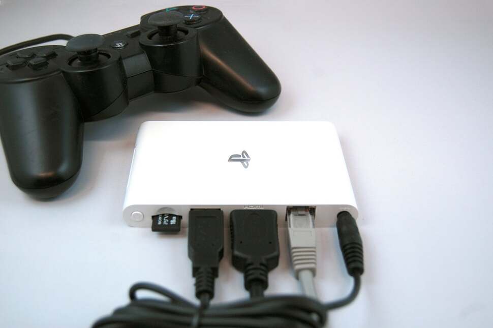 A fully wired up Vita TV actually becomes a whole lot messier, though the controller doesn't always need to be connected physically, while WiFi means you don't need to use the Ethernet port if you don't want to