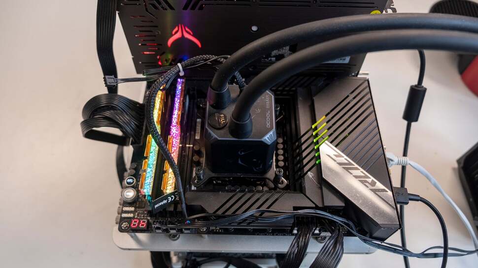 The RX 6600 XT Red Devil on the test bench