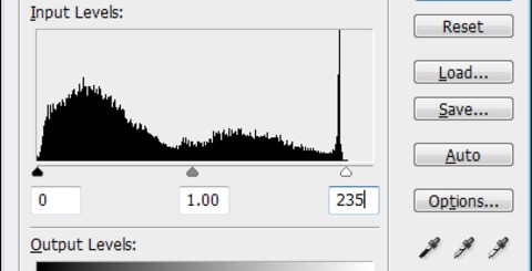 Photoshop colour level histograms offer up some clues as to what is going wrong. The two top histograms are from the NXE shot (left) and the new dash picture (right). This seems to show a standard limited vs. full range RGB comparison. However, the bottom shots taken from tests using our Skyrim timelapse in h.264 format seem to show a larger skew.