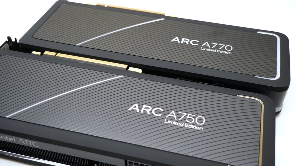 The two Arc Limited Edition cards are nearly identical, with only different labels and LED lighting on the A770 differentiating it