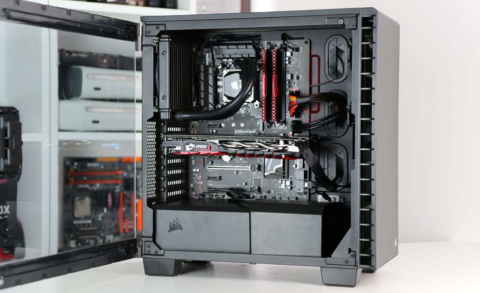 A look at the final build. The 400C has highly generous storage areas behind the motherboard - great for hiding away untidy cables. Three SSD bays are also located at the rear of the case, tucked away from view - a lovely feature.