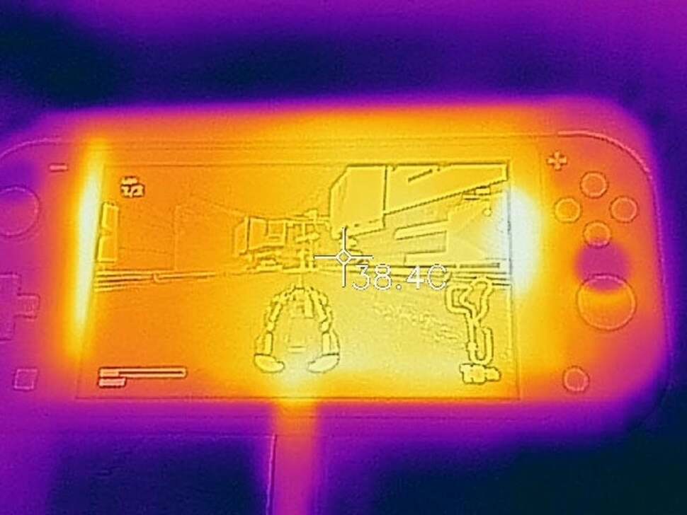 Thermal photography highlights Switch Lite's hot spots after an hour of playing Fast RMX with the battery charging and screen brightness at max