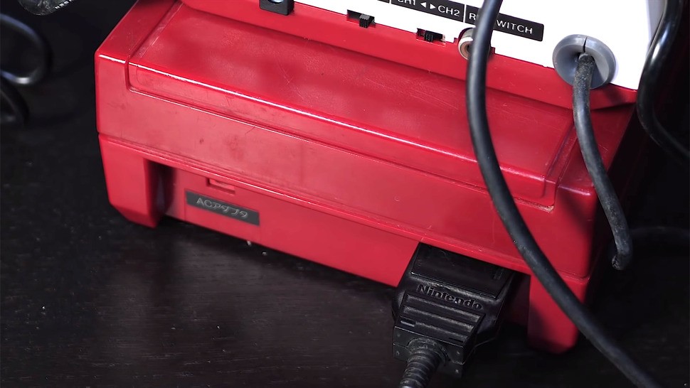 Meanwhile, a serial cable connects the FDS to the RAM cart