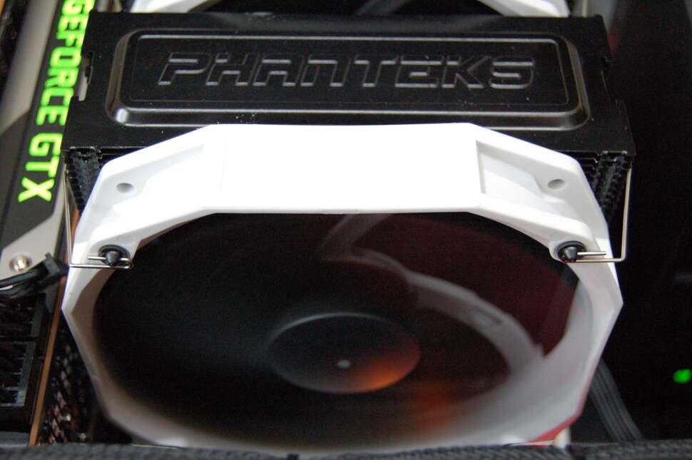 The Phanteks cooler is a meaty piece of kit, with two heatsinks and two sets of fans. In recent years, air-cooling tech has progressed to the level where it challenges the effectiveness of water-cooling