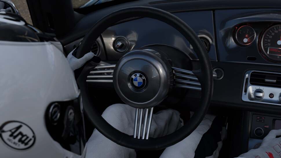 During gameplay, RT is replaced with cube and sphere based probe reflections, but the impact is still good - the driver can be reflected in the materials of the cockpit