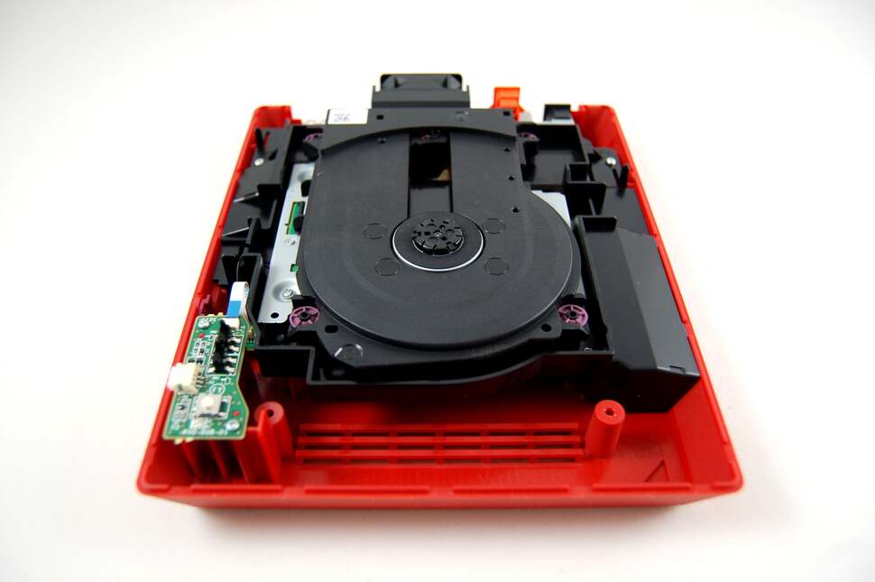A closer look at the optical drive assembly. There's no slot-loading mechanism on the Mini, meaning it's cheaper to make. There's a somewhat rugged, durable feel to the whole construction