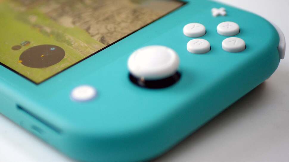 Just like the standard Joy-Cons, the ABXY cluster is small and packed tightly together - not great for those with big hands