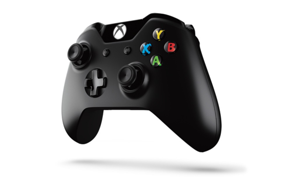 The new Microsoft Xbox One controller is palm-gripped in a similar way to its forebear, with a battery compartment (fitting both AA batteries or a rechargeable lithium-ion pack) that's now flush with the back of unit. There are no proprietary power cables this time either - power and data now route through the mini USB interface at its head.