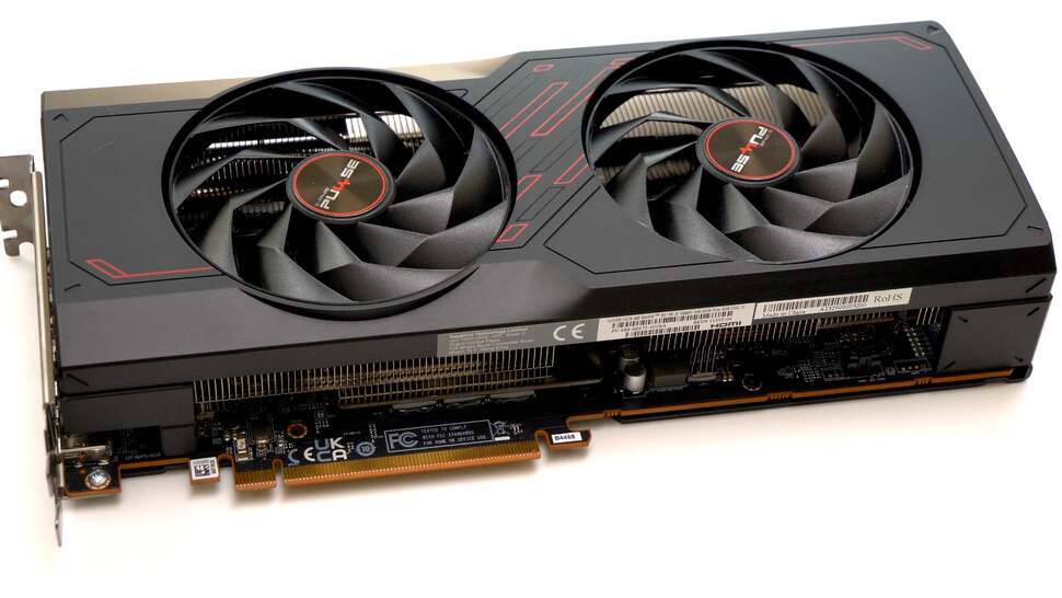 It's clear that Sapphire didn't stray too far from the reference design