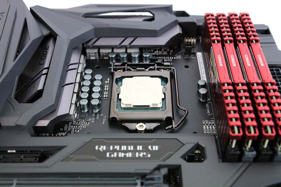 Our sample Core i5 7600K sits in an Asus Maximus 9 Code motherboard, based on the new Z270 chipset