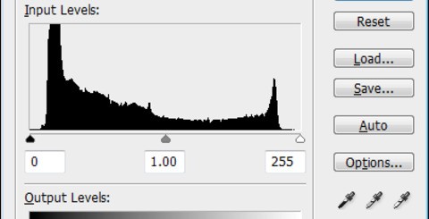 Photoshop colour level histograms offer up some clues as to what is going wrong. The two top histograms are from the NXE shot (left) and the new dash picture (right). This seems to show a standard limited vs. full range RGB comparison. However, the bottom shots taken from tests using our Skyrim timelapse in h.264 format seem to show a larger skew.