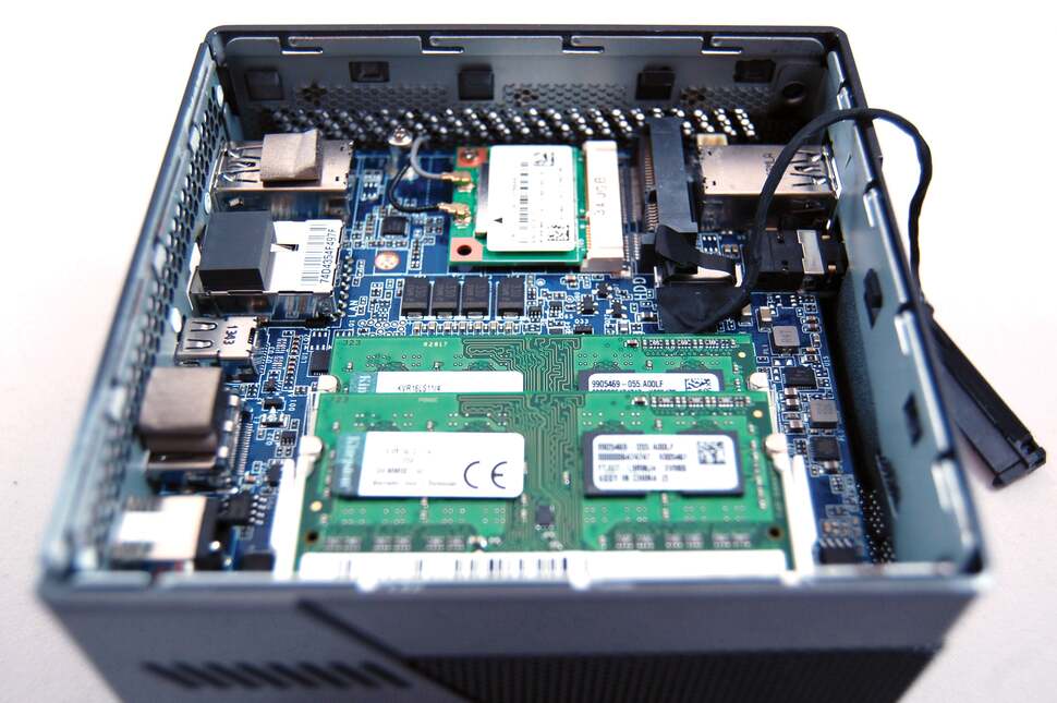 Inside the unit itself, you find an mSATA port above the WiFi card and two laptop RAM SODIMM sockets. There's no access to the processor or heating assembly