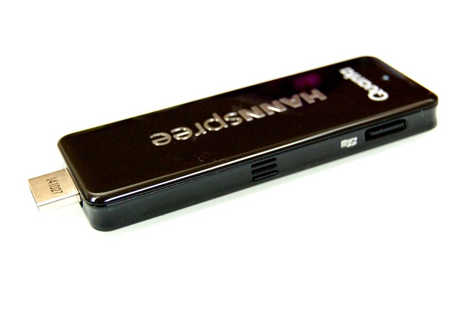 A closer look at the stick itself. On one side we have a tiny vent and next to that there's a slot of micro SD expansion