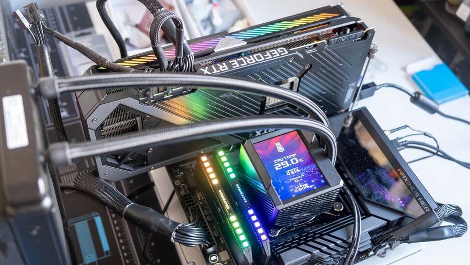 Our test setup for 12th-gen Intel processors, running on the Asus ROG Maximus Z690 Hero