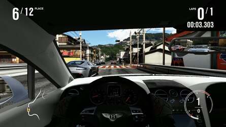 On the left we see 4x MSAA during a time trial race (the edge of the windscreen gives us our best look at the multi-sampling). On the right we see much the same scene but with the additional overhead of CPU cars to process - here anti-aliasing is the same 2x implementation we saw in previous Forza titles.