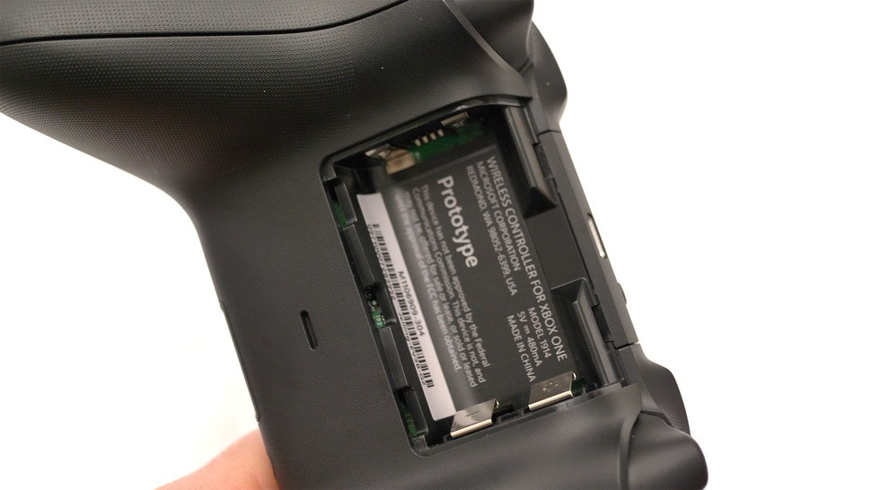 A rechargeable kit is available but Microsoft is sticking with its AA battery support for the new pad