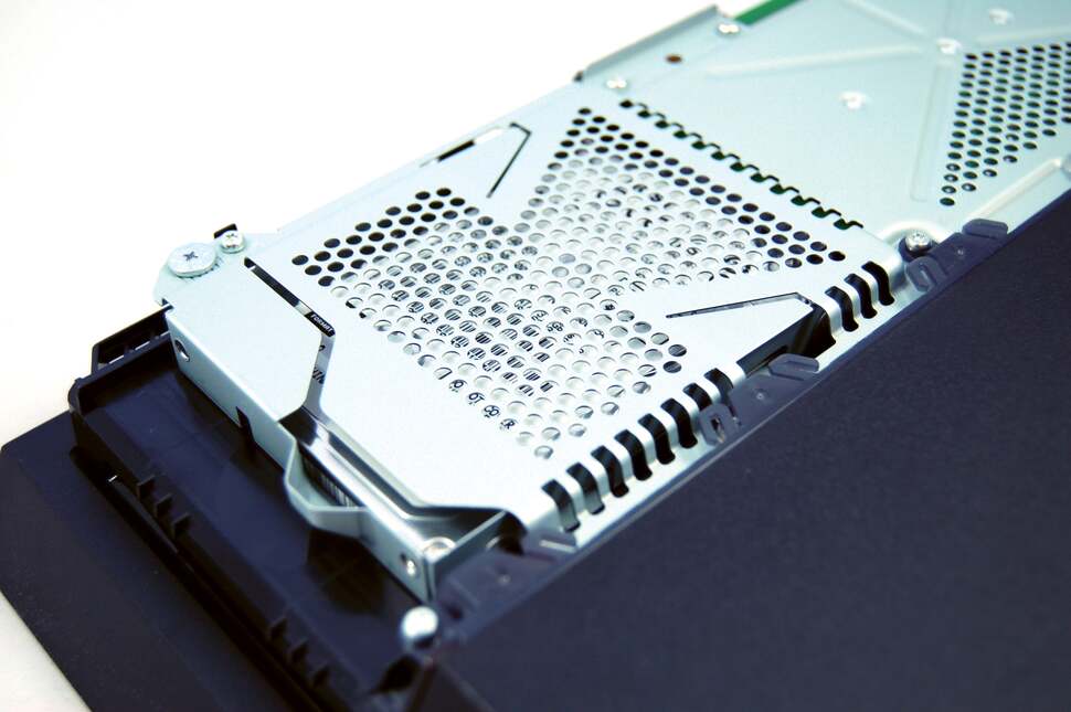 Our launch PS4 comes with a Hitachi Z5K500 500GB drive installed - the same model we found in our 500GB PS3 'Super Slim'