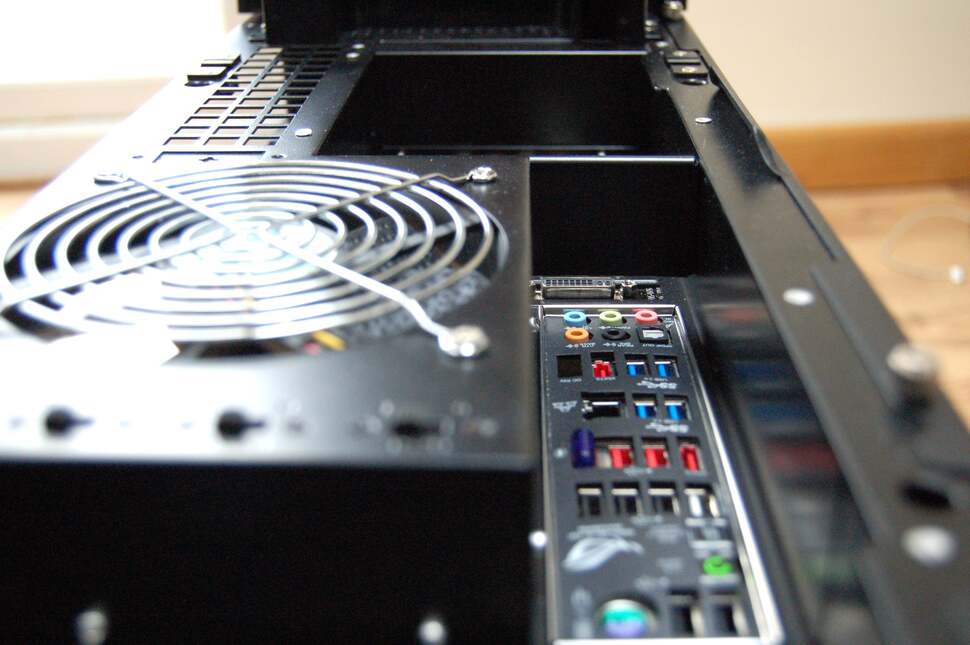 What you're looking at here is the top of the case with the protective mesh shroud removed. No more fiddling about plugging in USB devices or video cables. It's a more logical arrangement