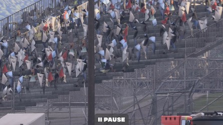 Crowds are now 3D once more, and animate during gameplay... although we spotted spectators turning into triangles on some occasions.