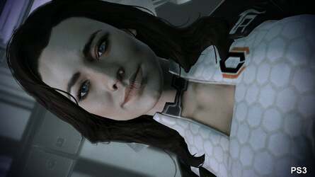The hexagonal pattern on Miranda's skintight suit appears to be of a higher resolution on PS3 (as indeed does the detailing on her neckwear), but normal mapping seems to have been omitted.