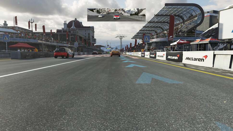 For texture filtering, we have what appears to be a blurry trilinear approach that belies our idea of a true next-gen racing sim. Even so, this is less obtrusive than the cascade-heavy filtering of Forza 4