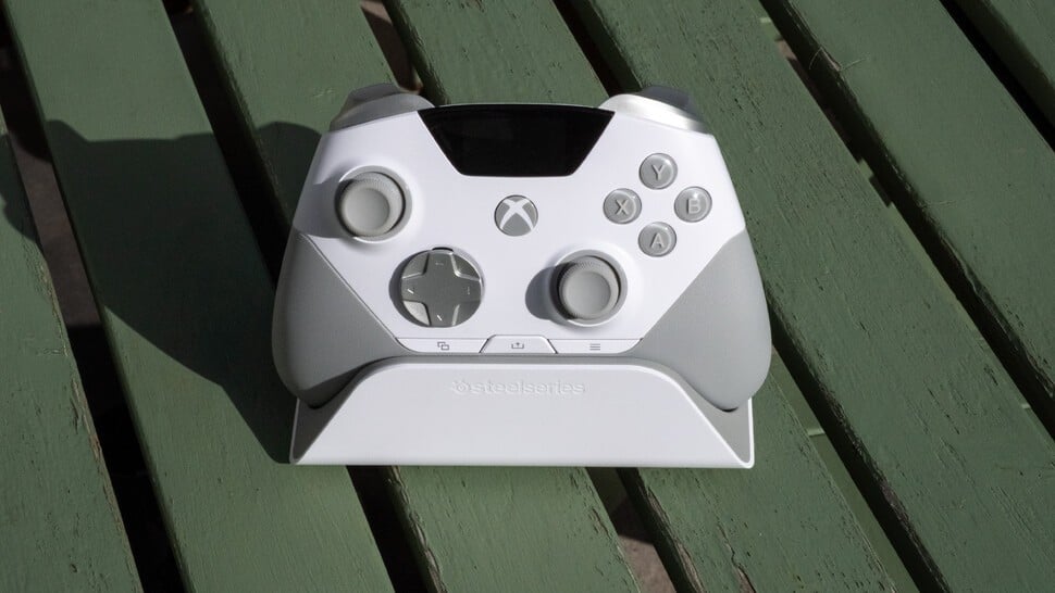 Review: SteelSeries Aeon Pro: The Infinite Battery Life, Dual-System Xbox and PC Controller Impresses, Despite Its High Price 6