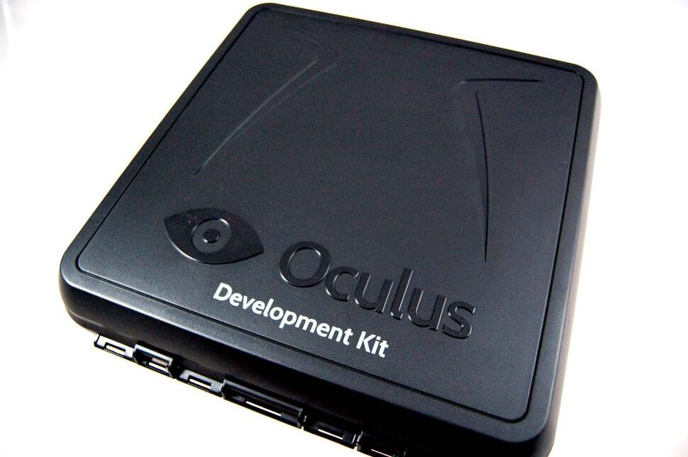 Opening up the package reveals the Rift carry-case, made from lightweight but durable plastic. There's a handle at the top too, plus meaty clips to keep the case secure once closed