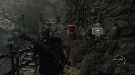A sensible upgrade: switching weapons on the fly (left) with the d-pad without entering a menu (right).