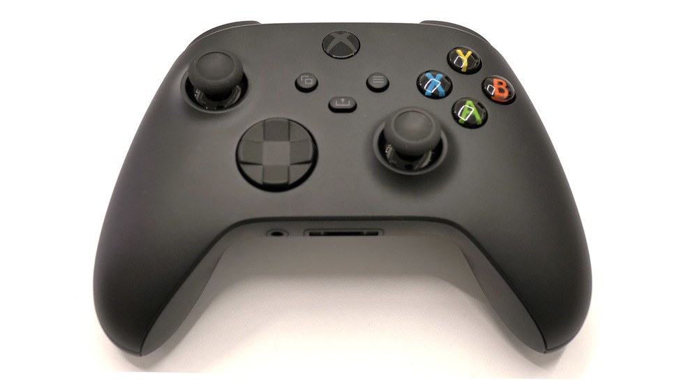 The Xbox pad evolves with tweaks to the form factor, a new share button, and a much improved clicky d-pad