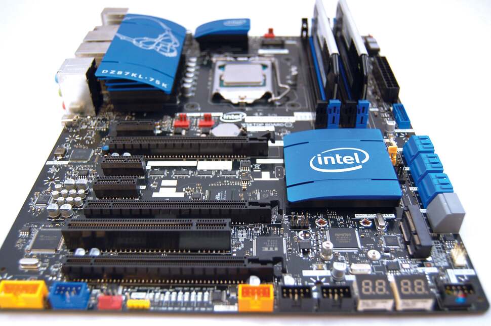 An overview of the board reveals plenty of expansion slots, USB 3.0 support plus a mini PCIe slot for an mSATA SSD. Similar to Sandy/Ivy Bridge you only get one true PCIe x16 slot, so CrossFire/SLI possibilities are realistically limited to two GPUs