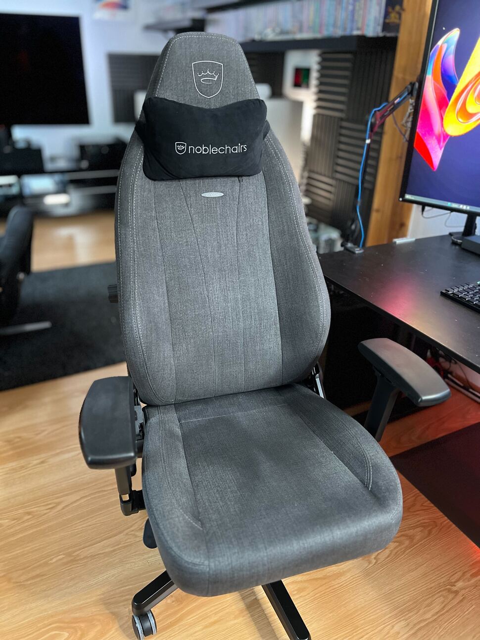 The chair strikes a good balance between 'gamer' and 'professional'